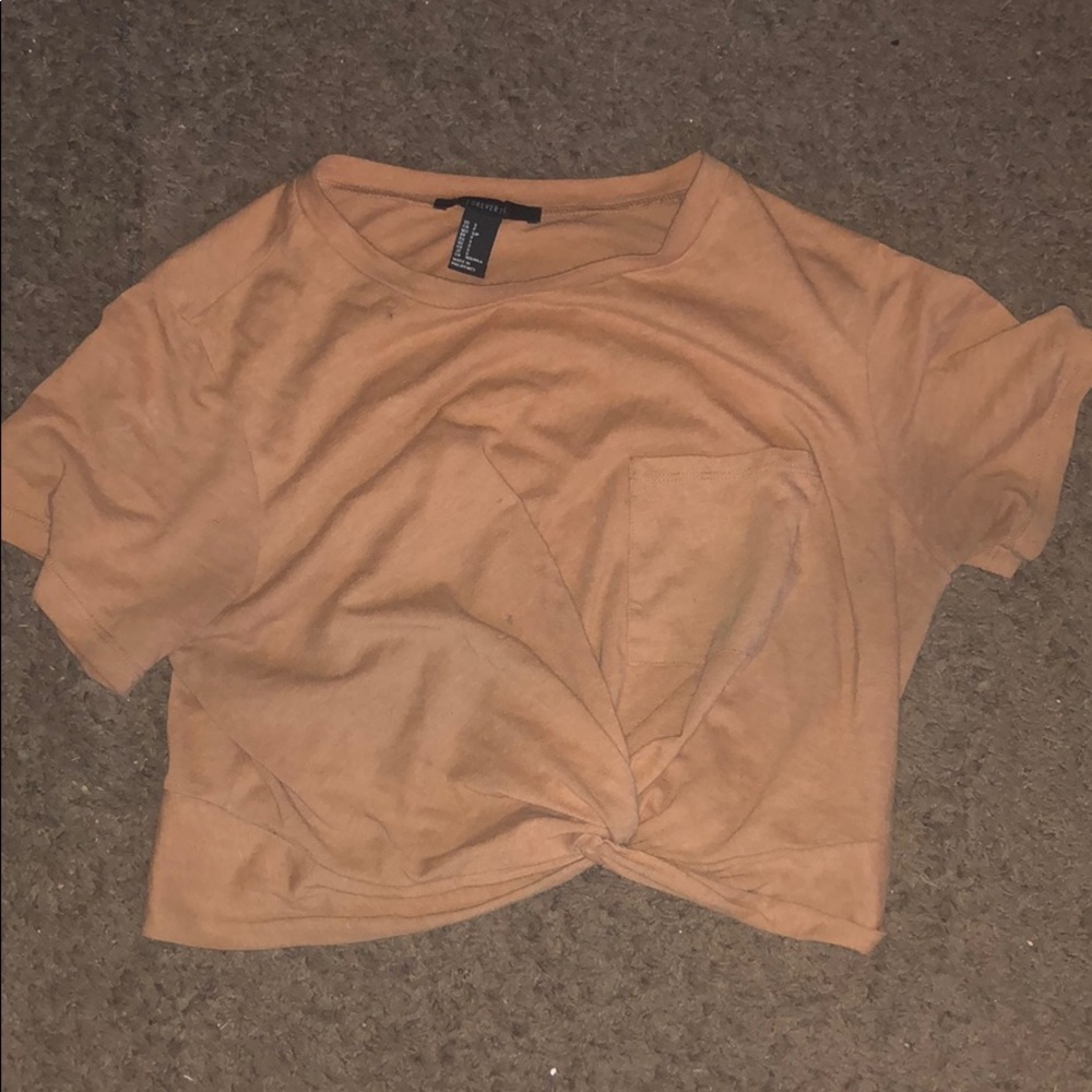 Short sleeved crop-top
